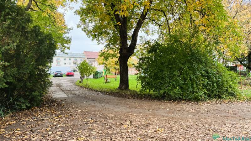dvor aj parkovanie