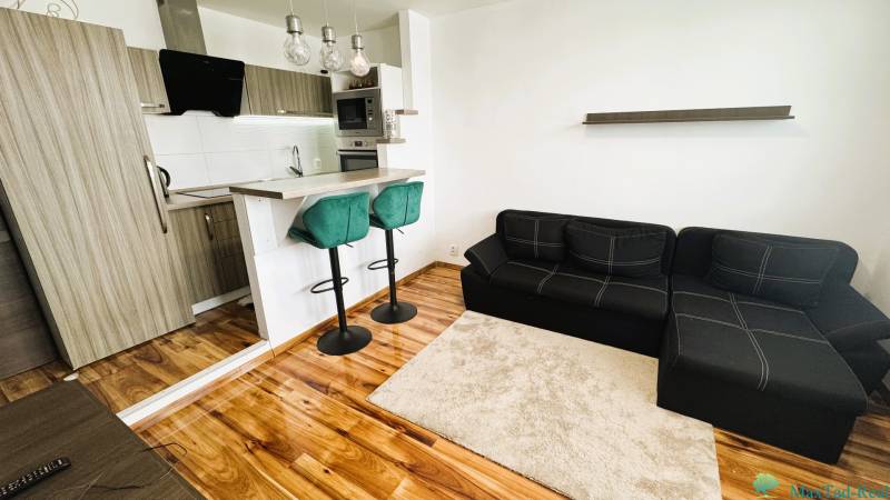 obývačka s kuchyňou