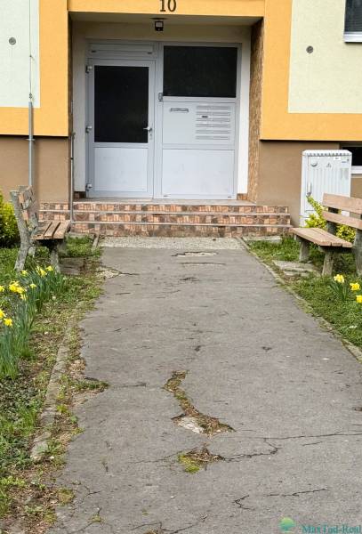 vchod do bytového domu